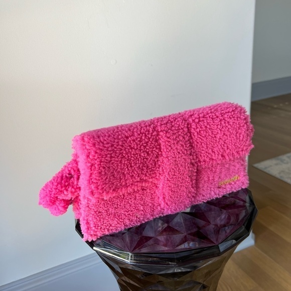 JACQUEMUS Le Bambidou shearling shoulder bag Pink - Picture 6 of 13